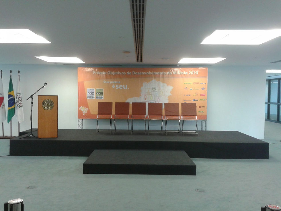 Por Trás do Palco: Montagem Rápida e Segura do Tablado para um Evento Corporativo