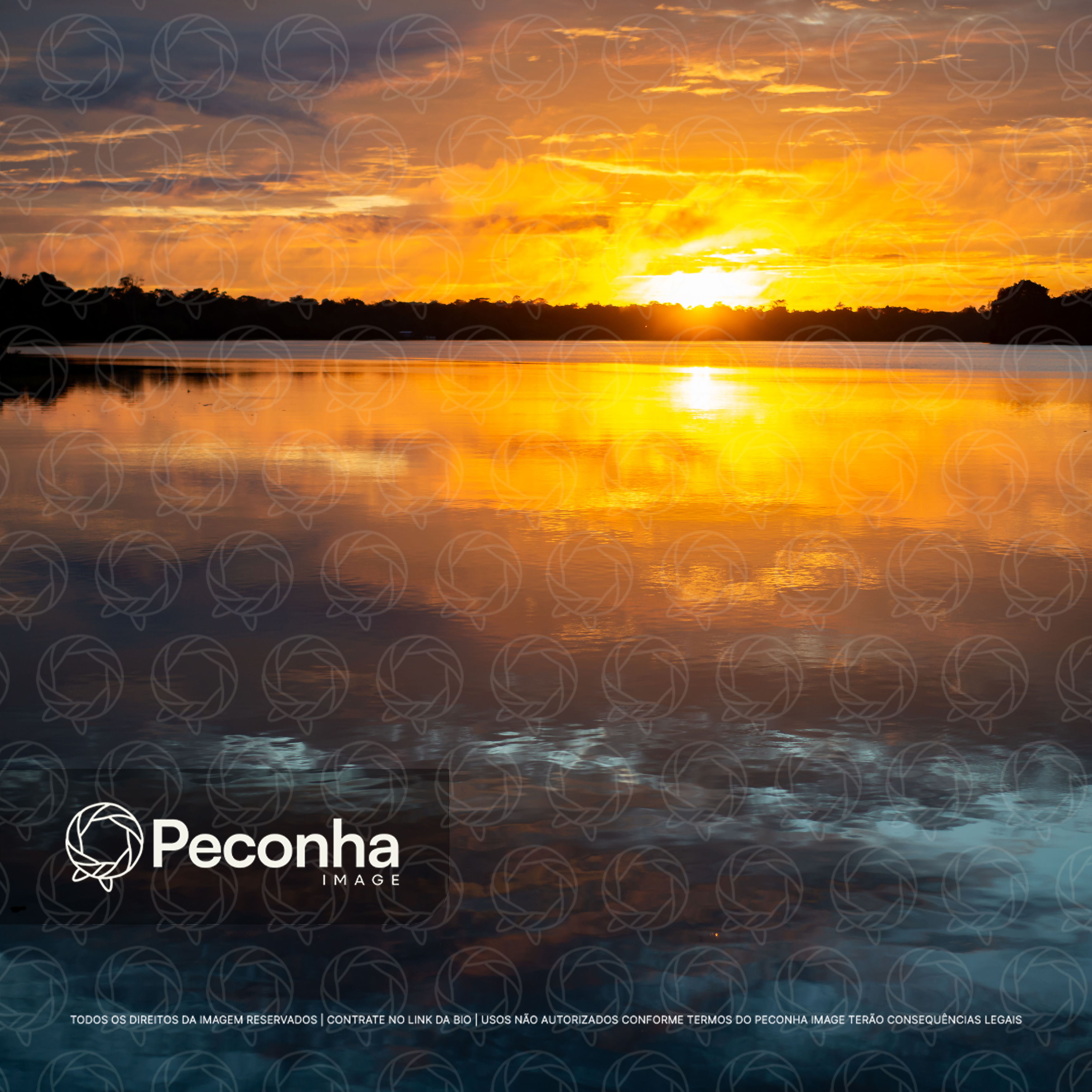 Pôr do sol no Rio Amazonas