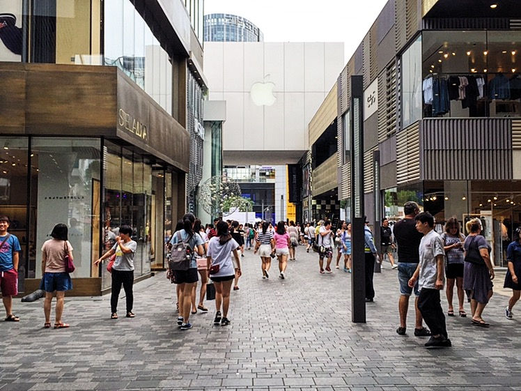 Chinese Shoppers in Sanlitun