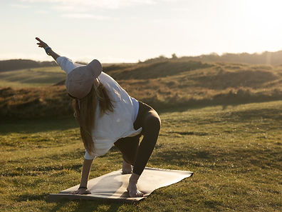 hat twist lunge 2.JPG