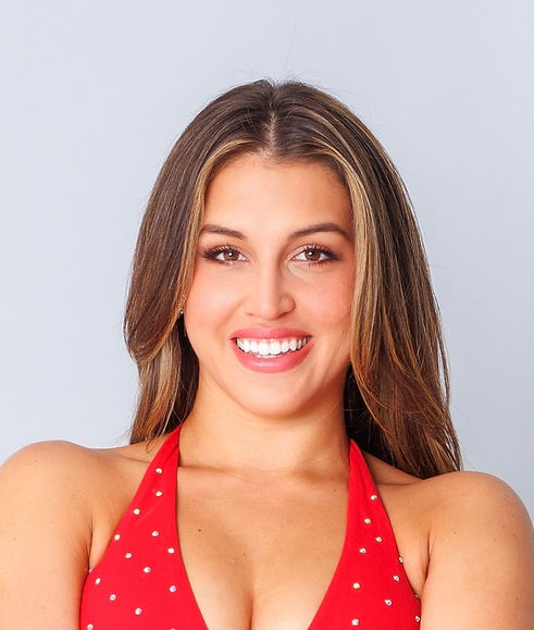 Sara Liv headshot.jpg