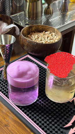 Cocktail molecolari realizzati durante un bar catering per una festa di laurea a Milano