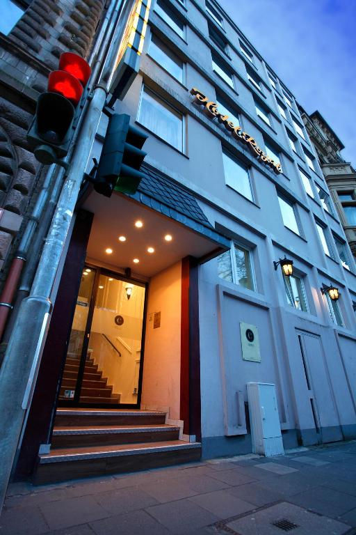 Pressemitteilung: Mayburgh erweitert Hotelportfolio in Nordrhein-Westfalen: HansaDom Hotel Köln erfolgreich übernommen