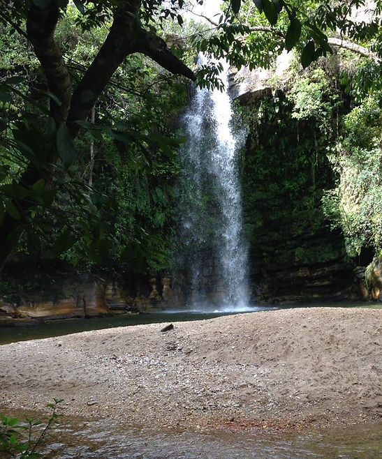 Cachoeira do Abade com a praia e o poço para banho