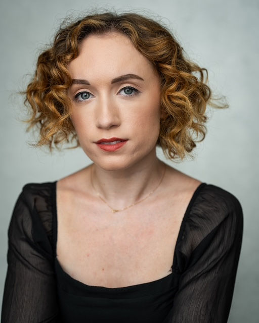 AMELIA HEADSHOT.jpg