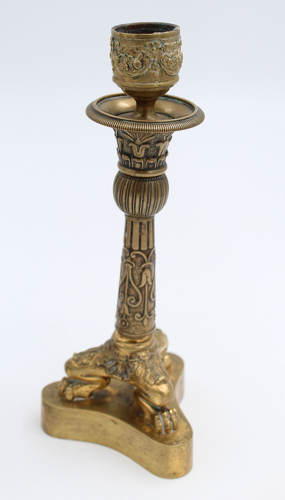 Thumbnail: PAIRE DE Bougeoirs Empire / Restauration en bronze à pattes de lion