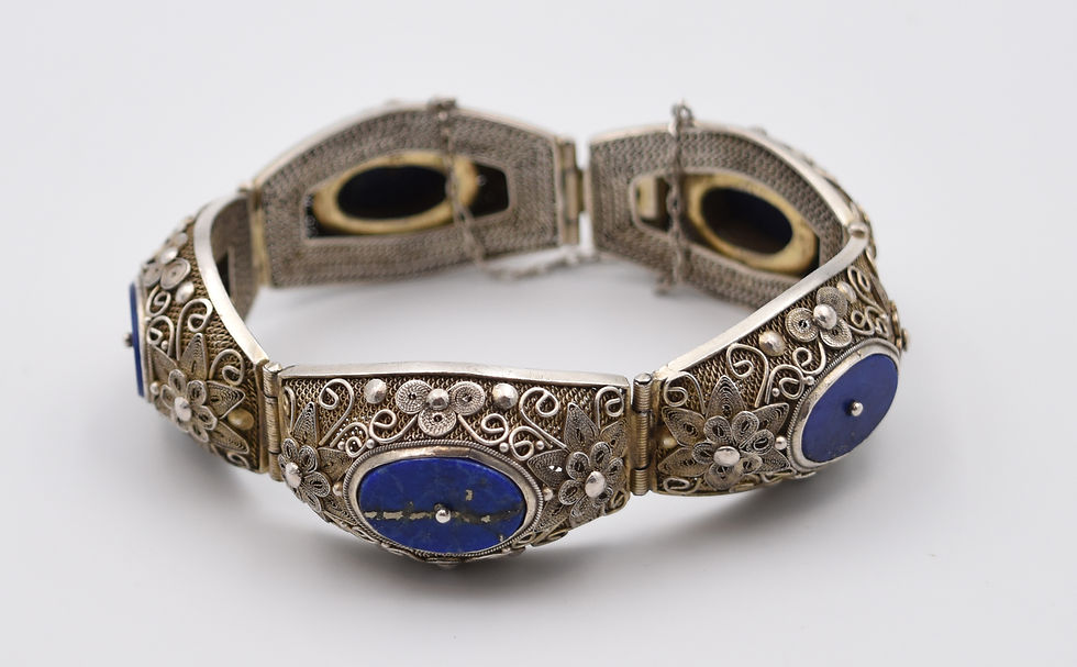 Thumbnail: Bracelet Avec Médaillon En Argent Et Lapis Lazuli Asie Chine ajantiquites