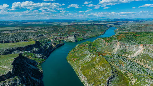 Aerial view of the Euphrates River in Halfeti, Sanliurfa, Turkey._edited.jpg