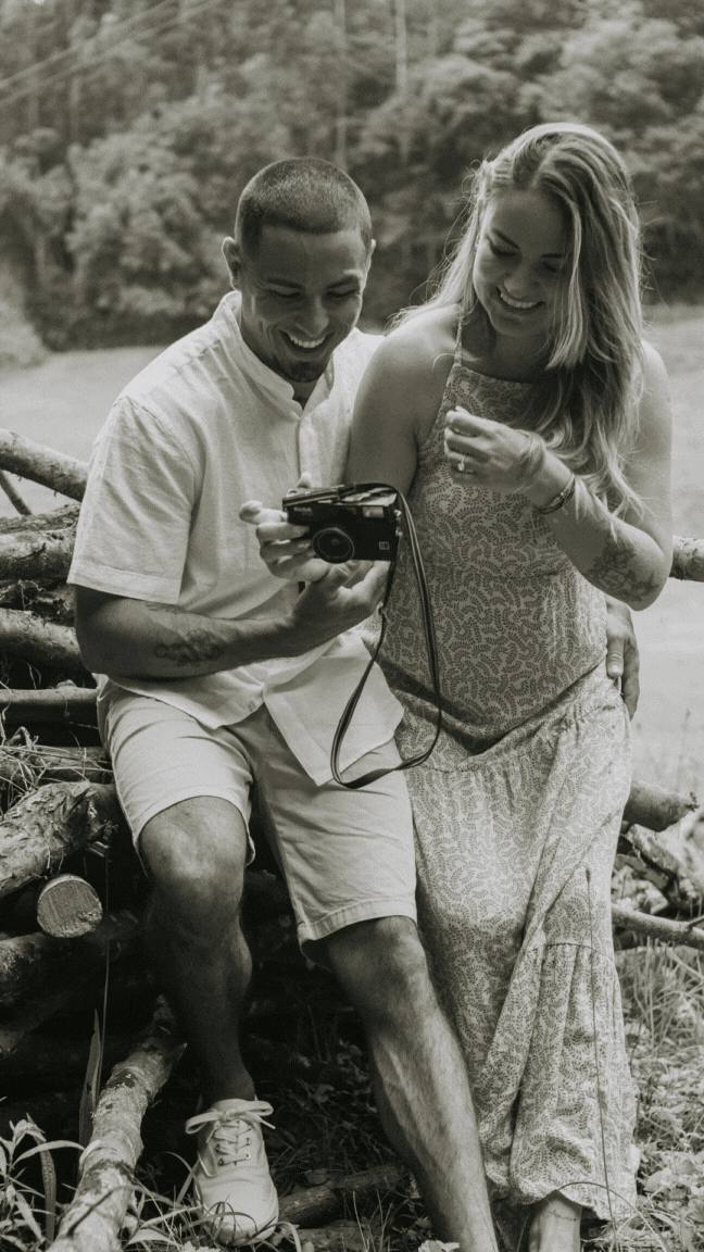 Sesión fotográfica de pareja en un bosque. GIF DE VARIAS FOTOGRAFIAS