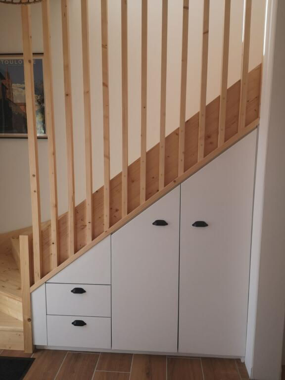 Habillage sous escalier sur mesure vue 1