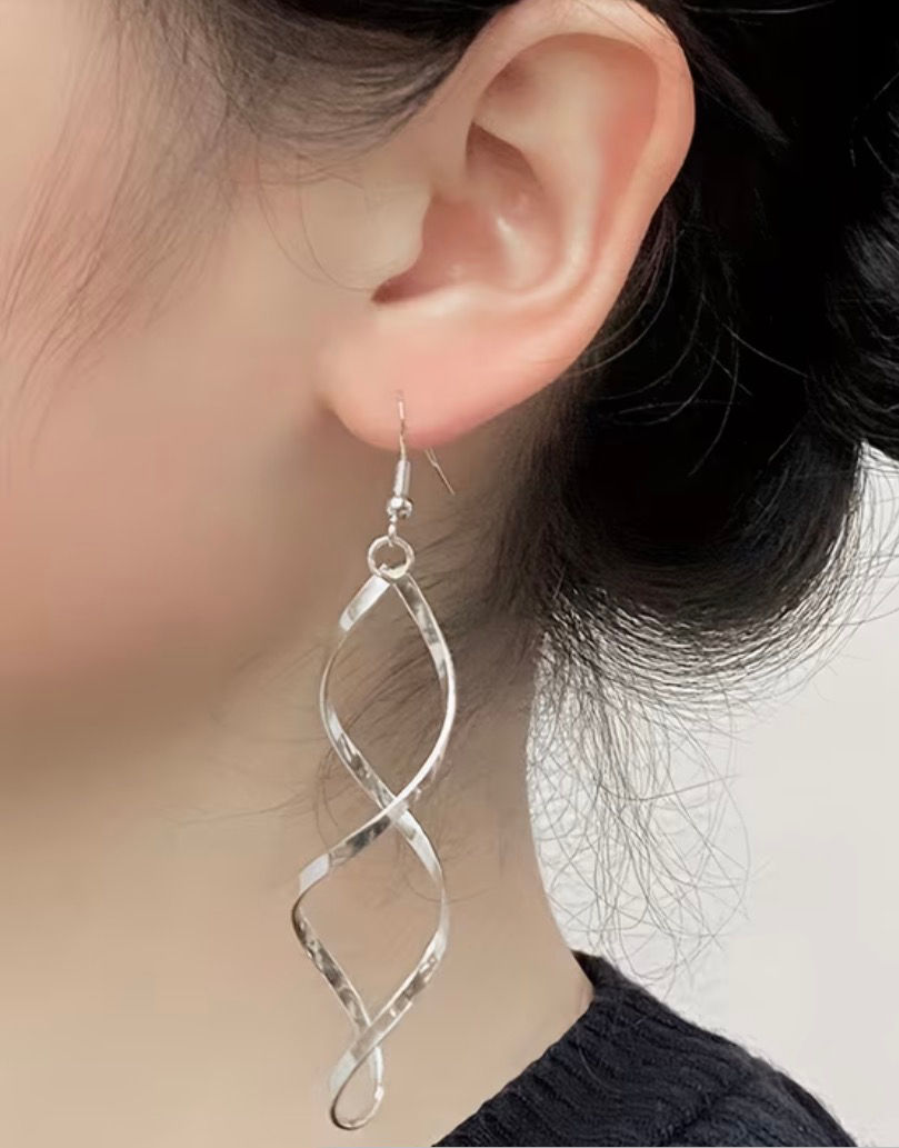Boucles d’oreilles argentées torsadées