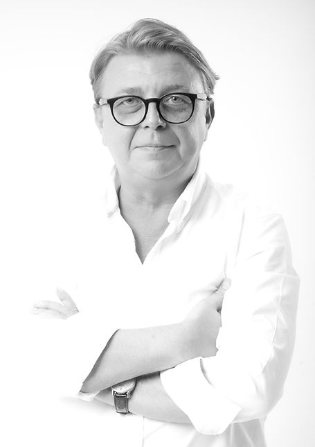 profil alb negru.jpg