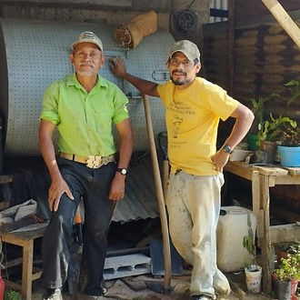 Don Roque y hijo.JPG