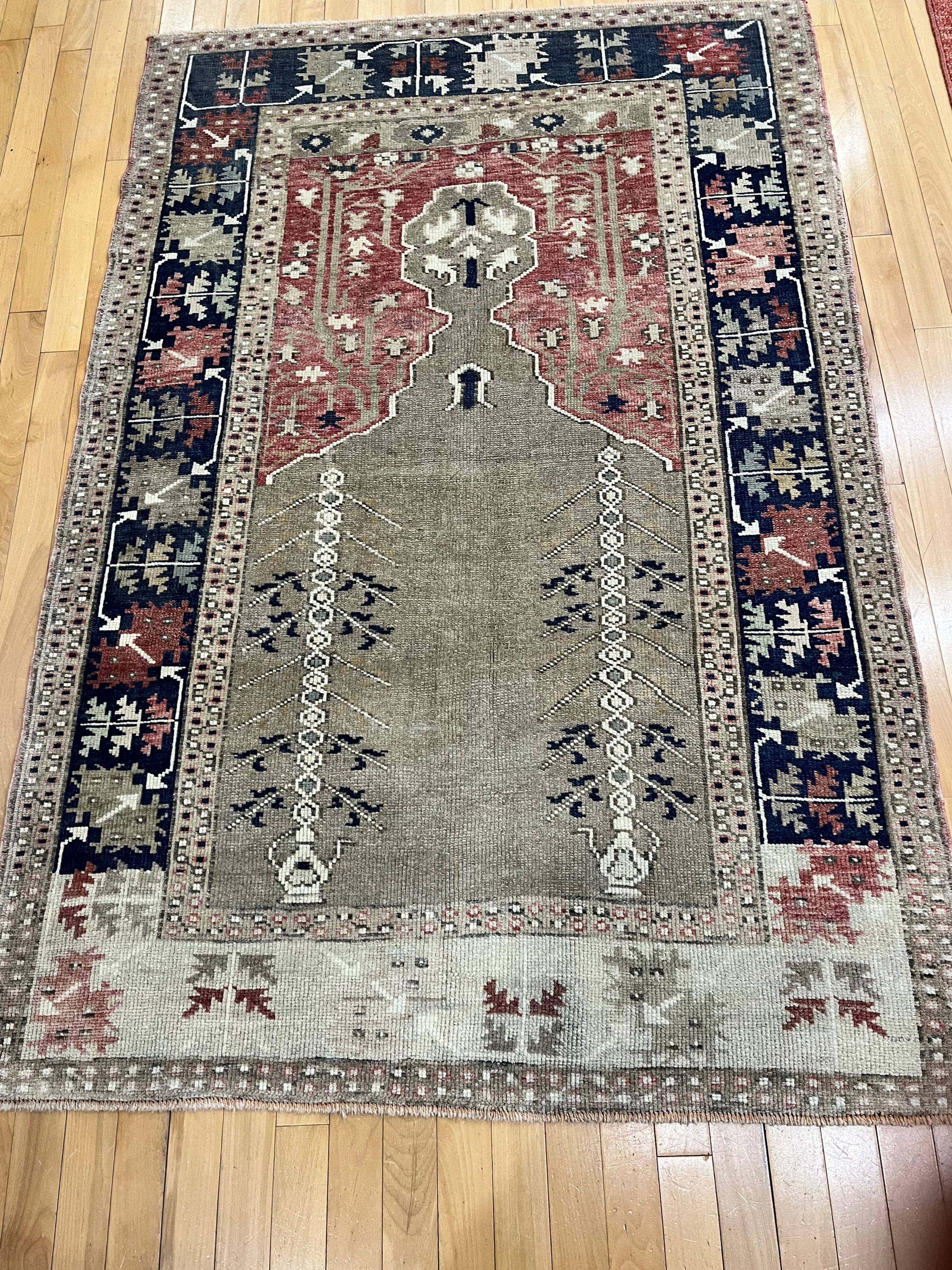 3'5" x 5'6" Turkish Oushak Rug, a perfect blend of tradition and elegance. Handwoven from luxurious wool,