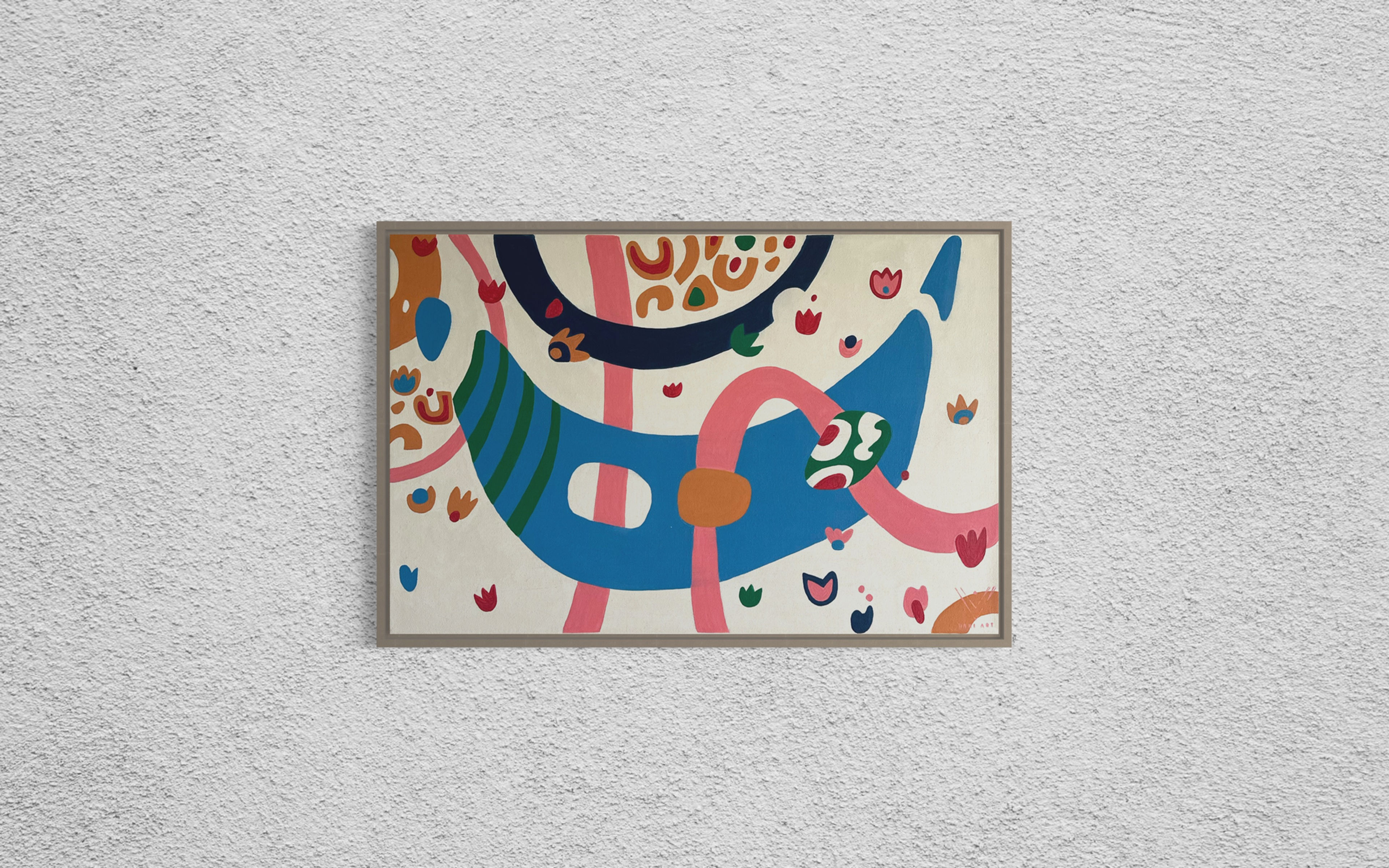 Kolorowy obraz „Pływanie” w drewnianej ramie – abstrakcja z organicznymi kształtami i florą.