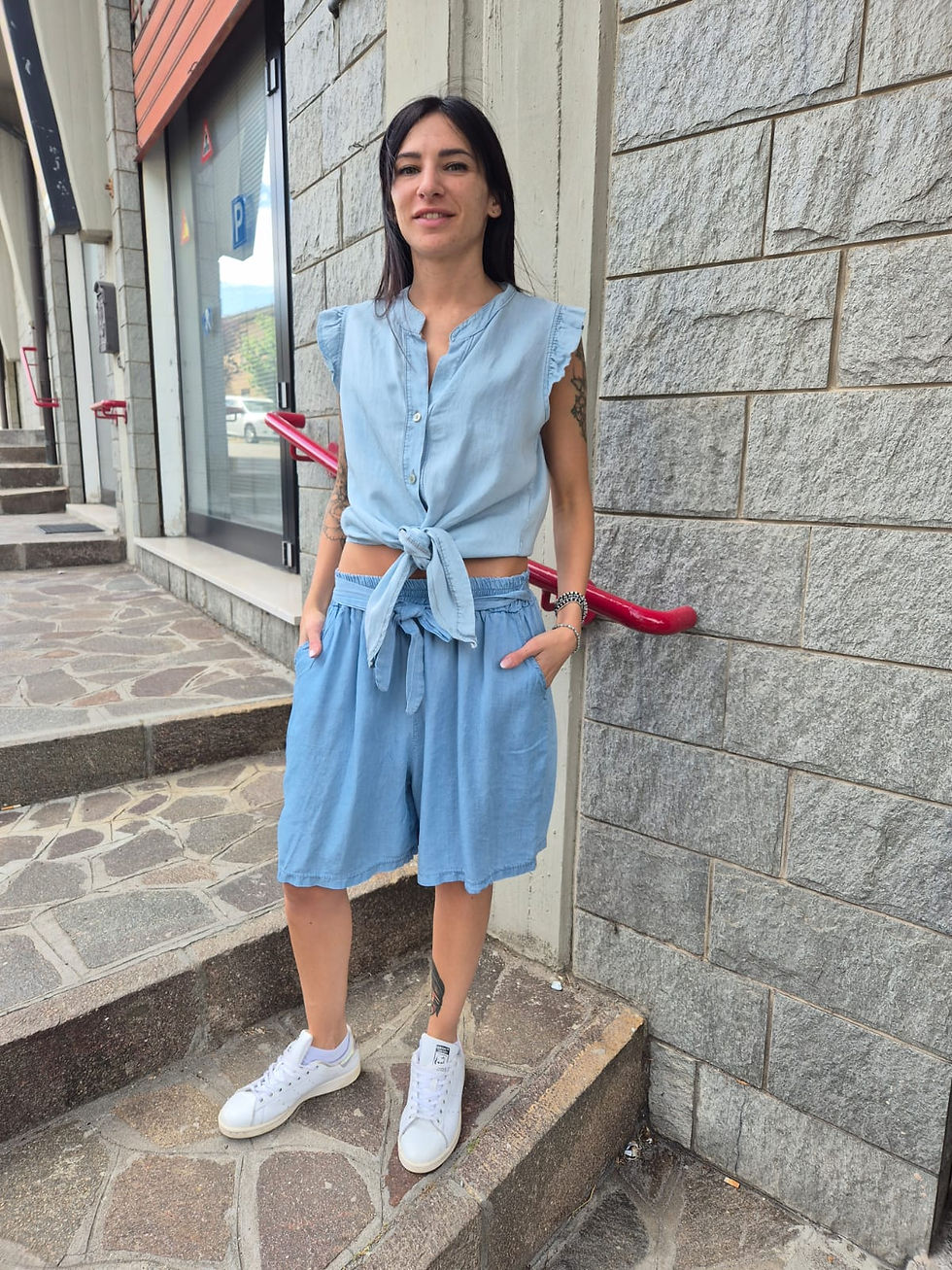 Thumbnail: Camicetta con nodo in chambray