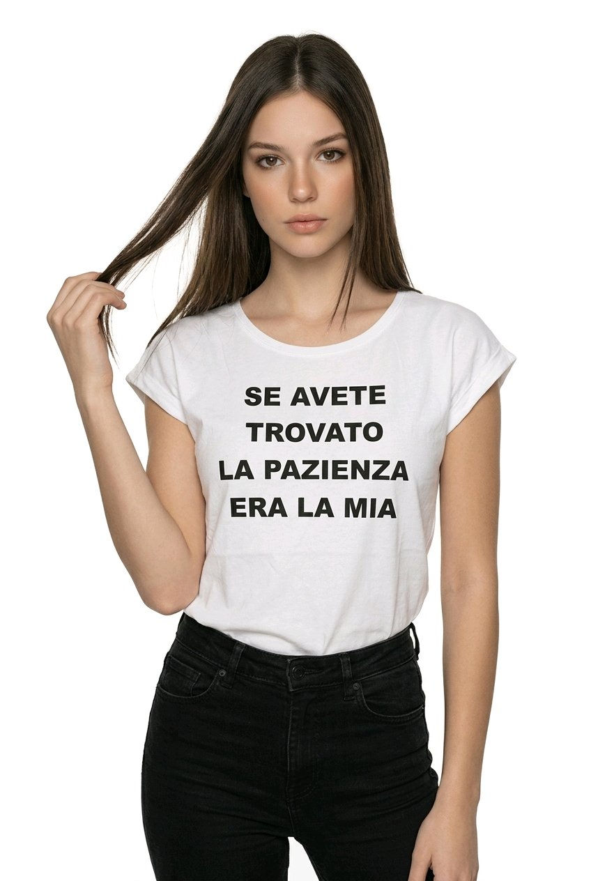 T-shirt con scritta SE AVETE TROVATO LA PAZIENA ERA LA MIA