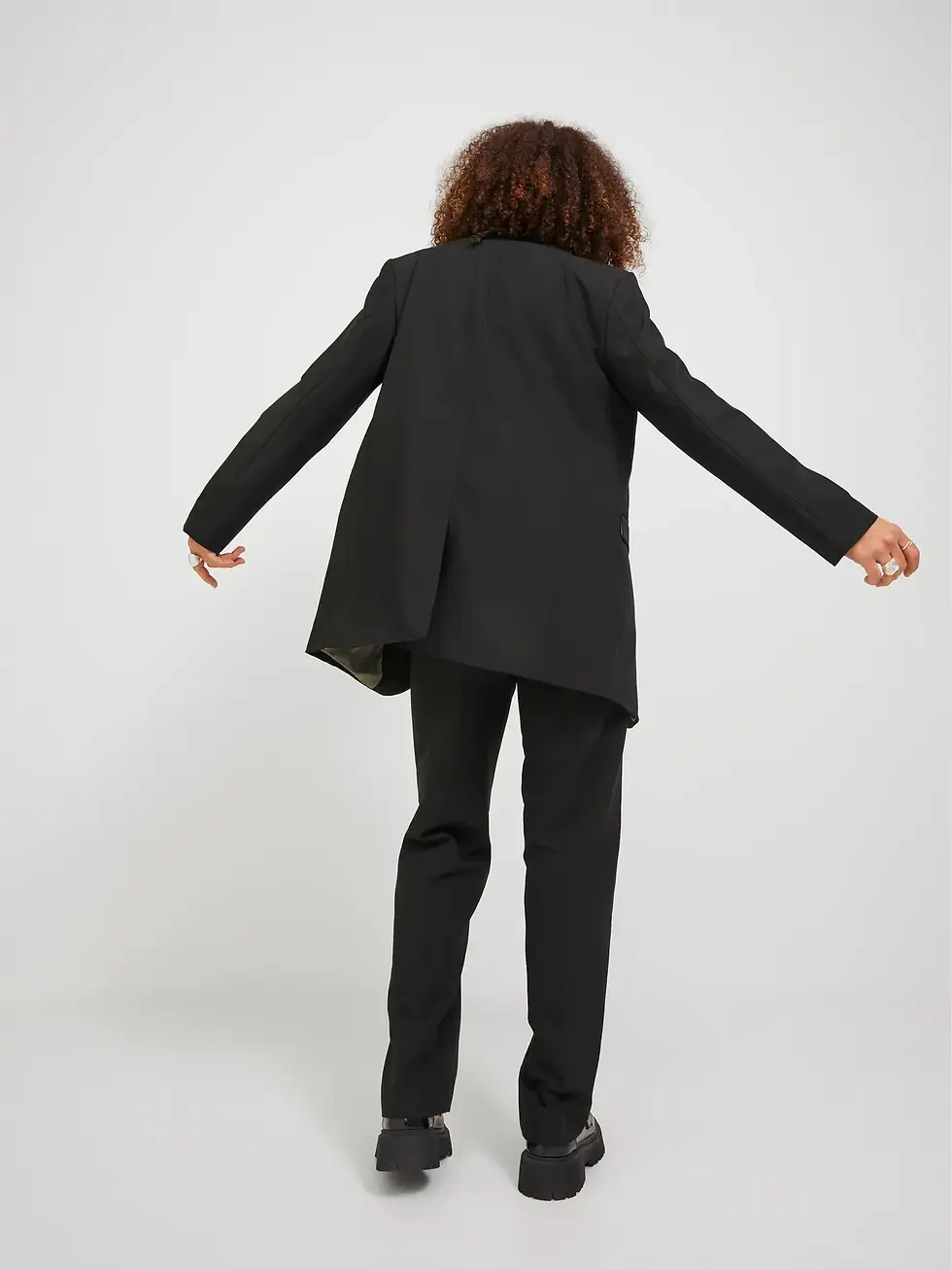 Thumbnail: Blazer nero oversize con chiusura a un bottone