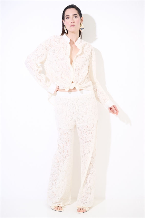 Thumbnail: Camicia over in pizzo burro con collo alla coreana