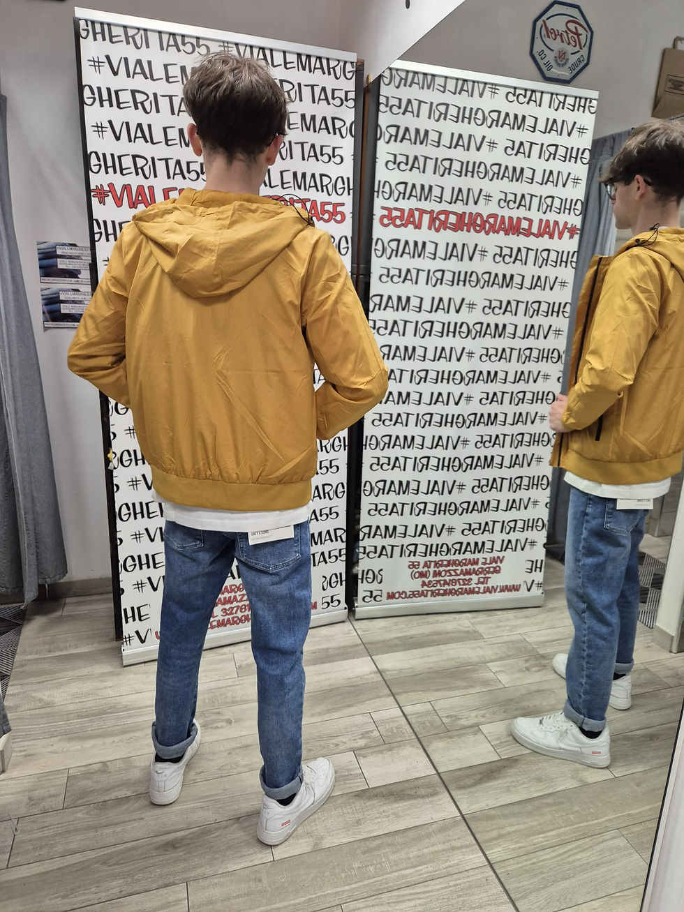 Thumbnail: Giacchina leggera con cappuccio