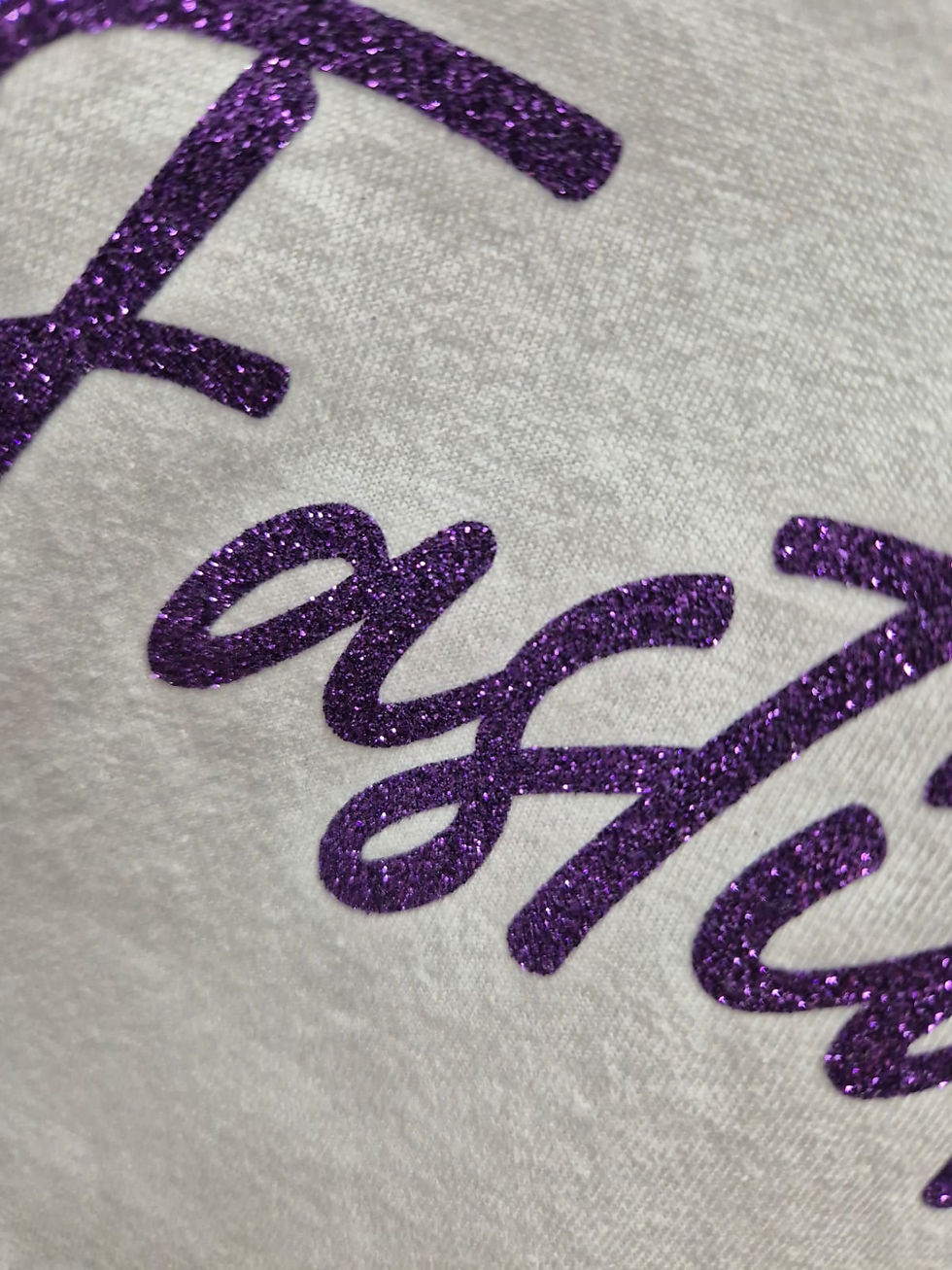 Miniatura: T-shirt scritta viola glitterata Che fastidio!