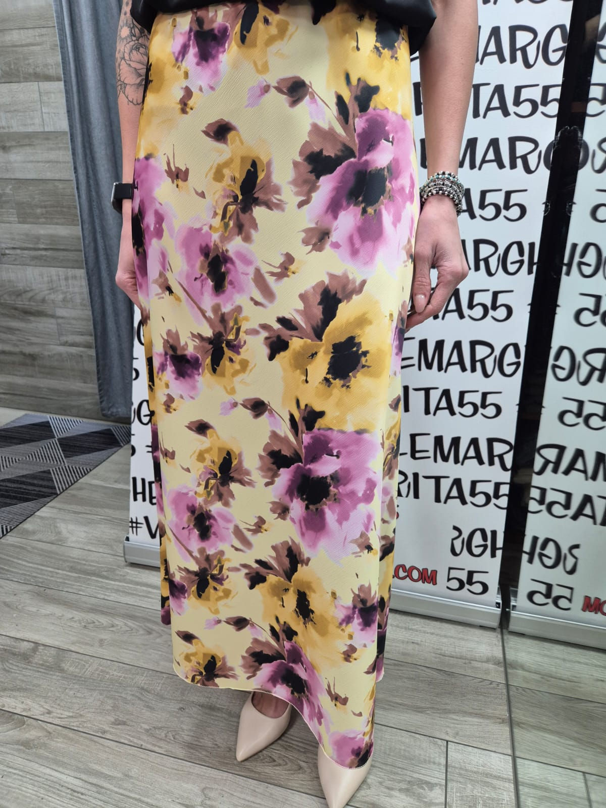 Gonna in tessuto lucido a fiori