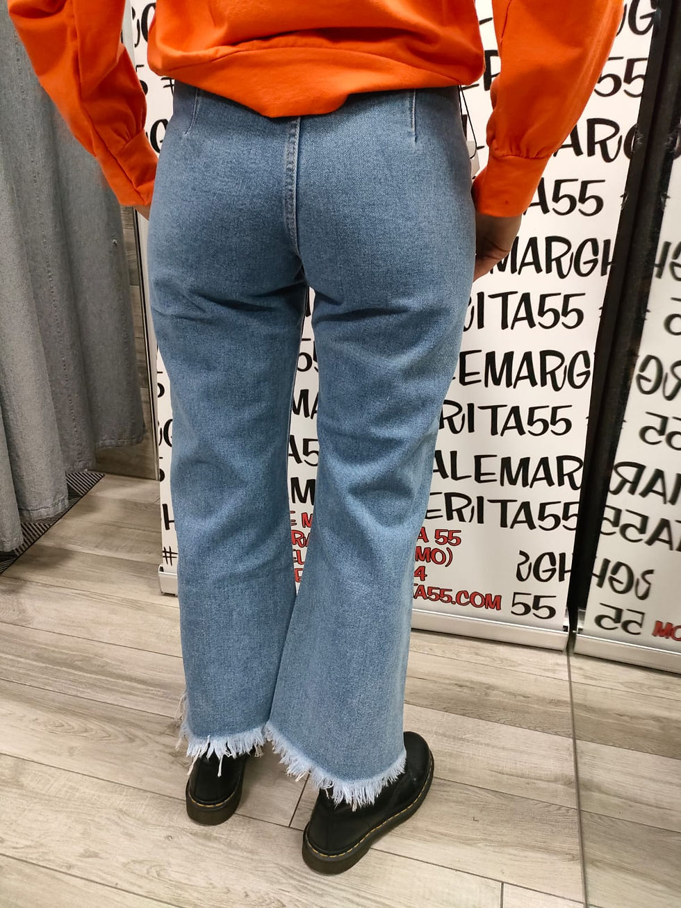 Thumbnail: Jeans con borchie nelle tasche