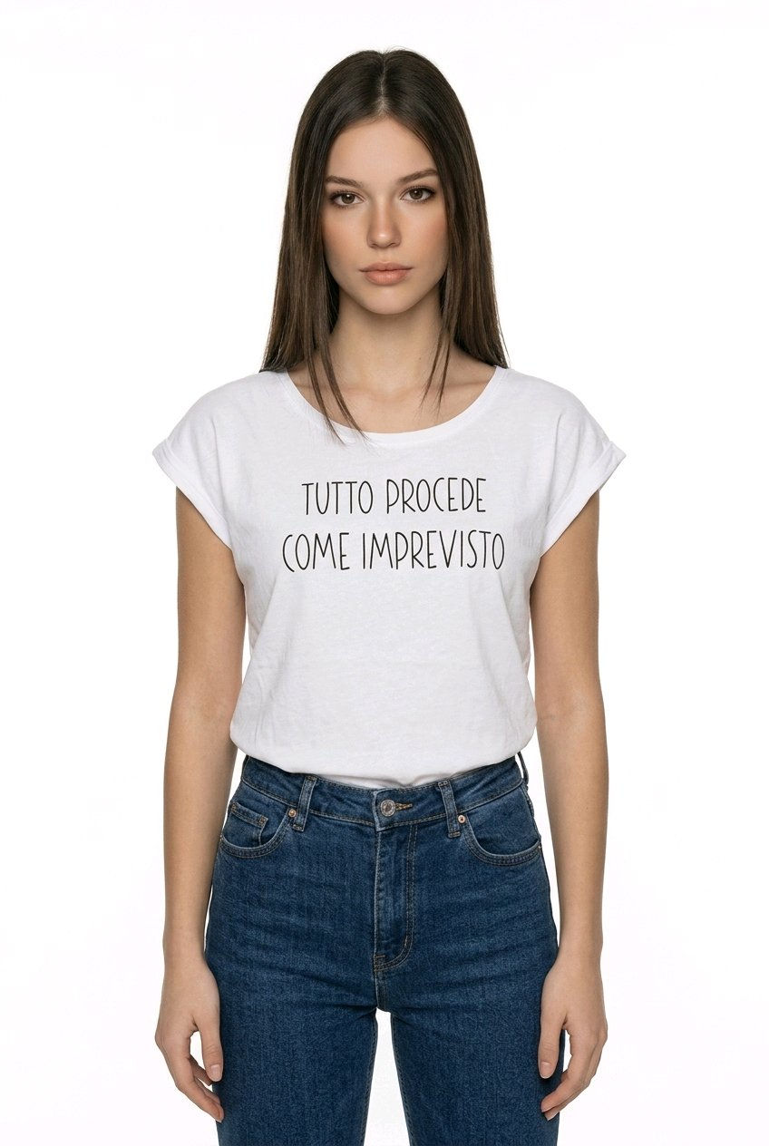 T-shirt con scritta TUTTO PROCEDE COME IMPREVISTO