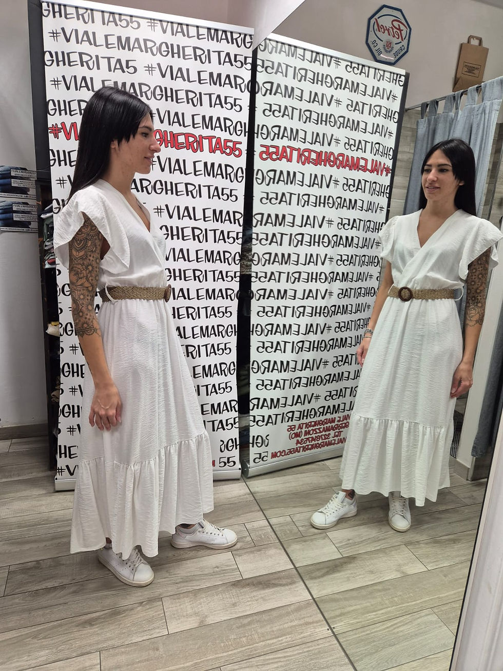 Thumbnail: Abito lungo con manichina