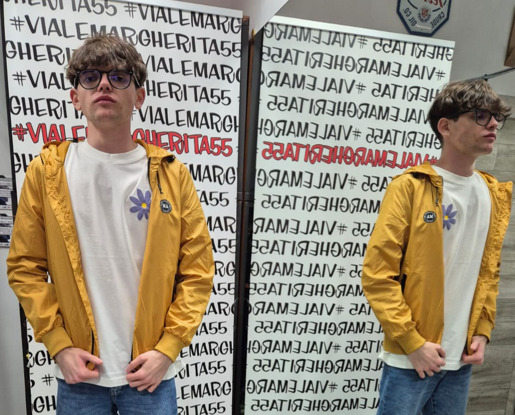 Giacchina leggera con cappuccio