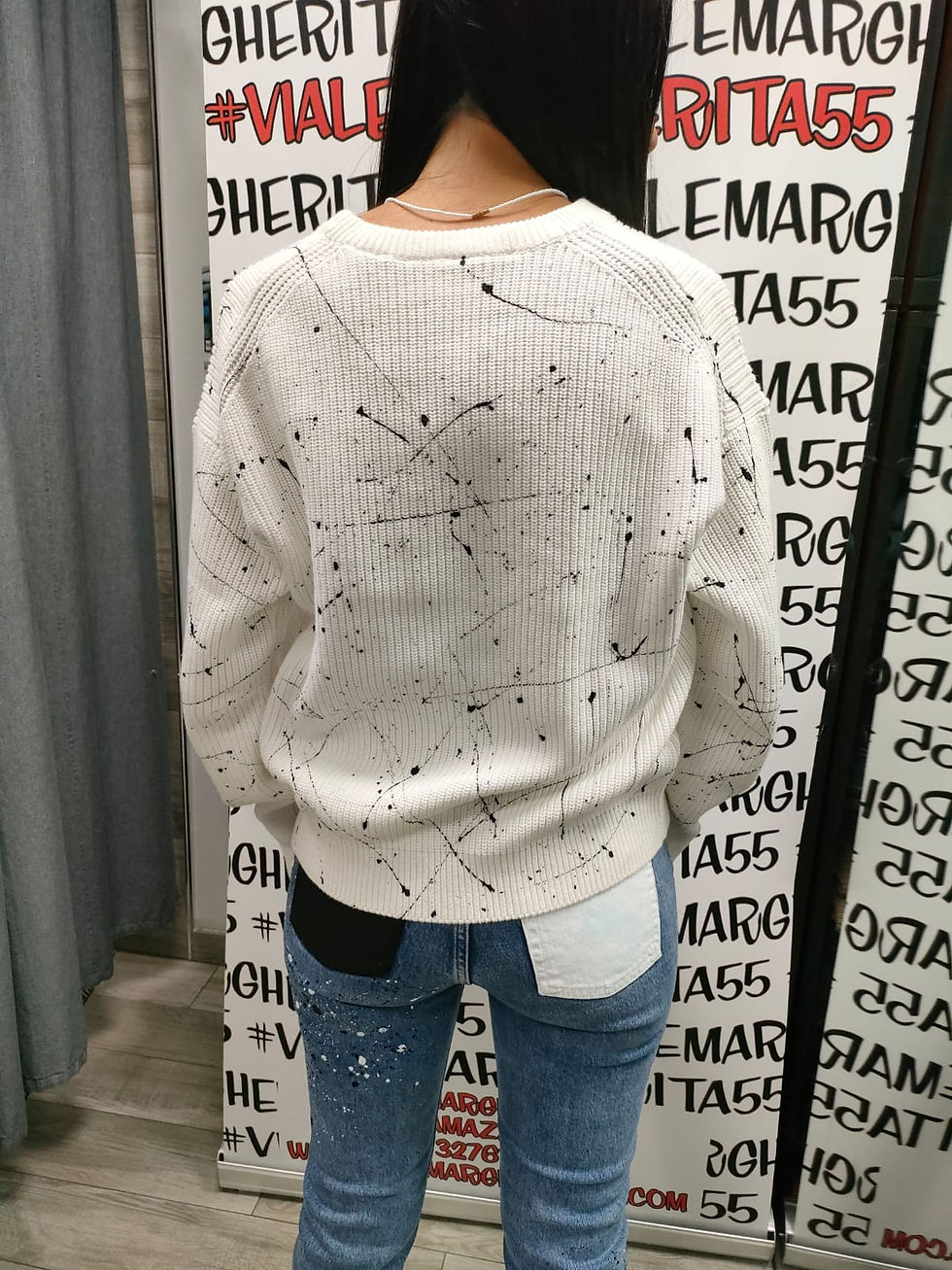 Thumbnail: Maglioncino bianco a costine schizzato 