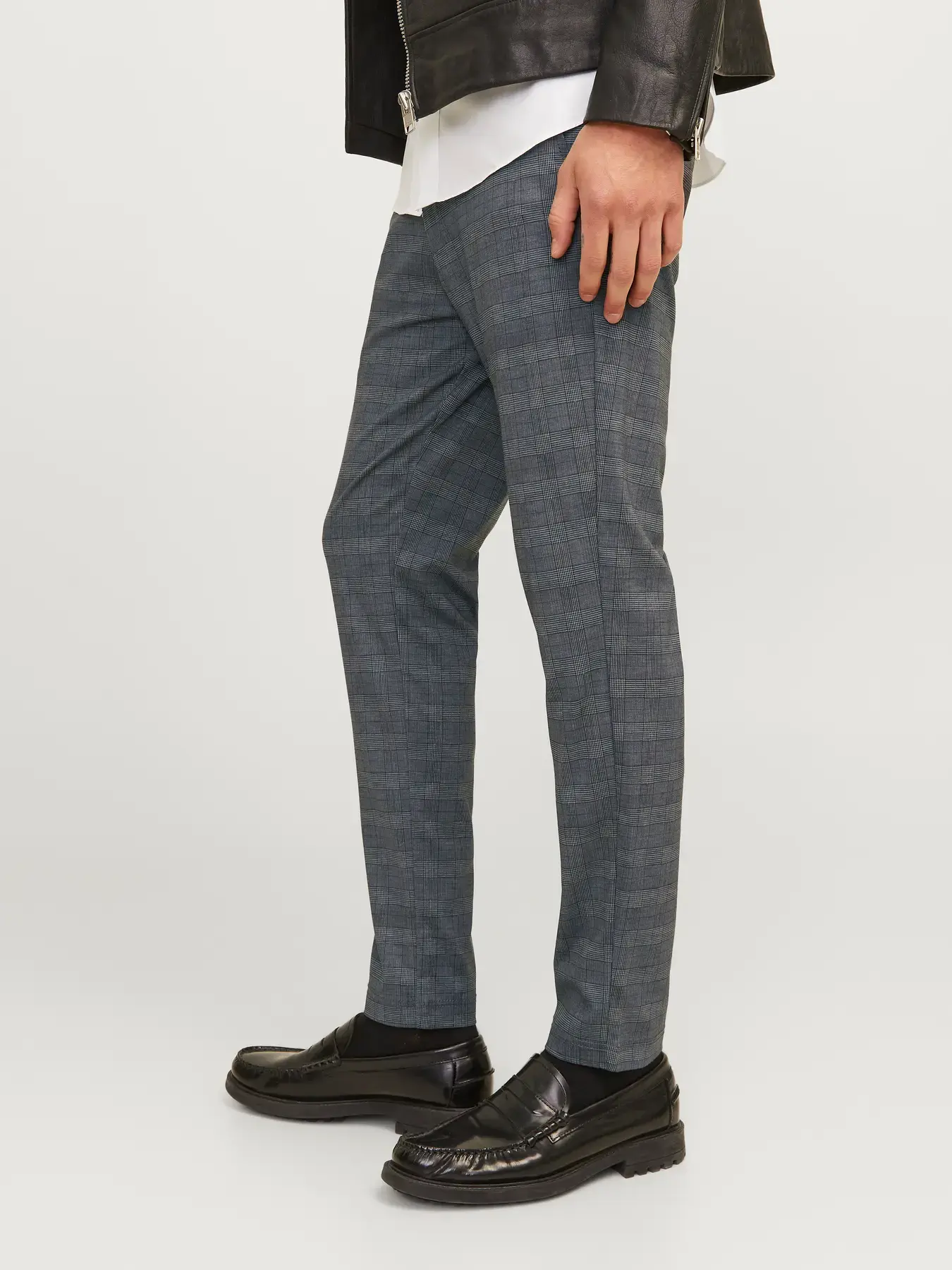 Pantaloni grigi modello slim in fantasia check