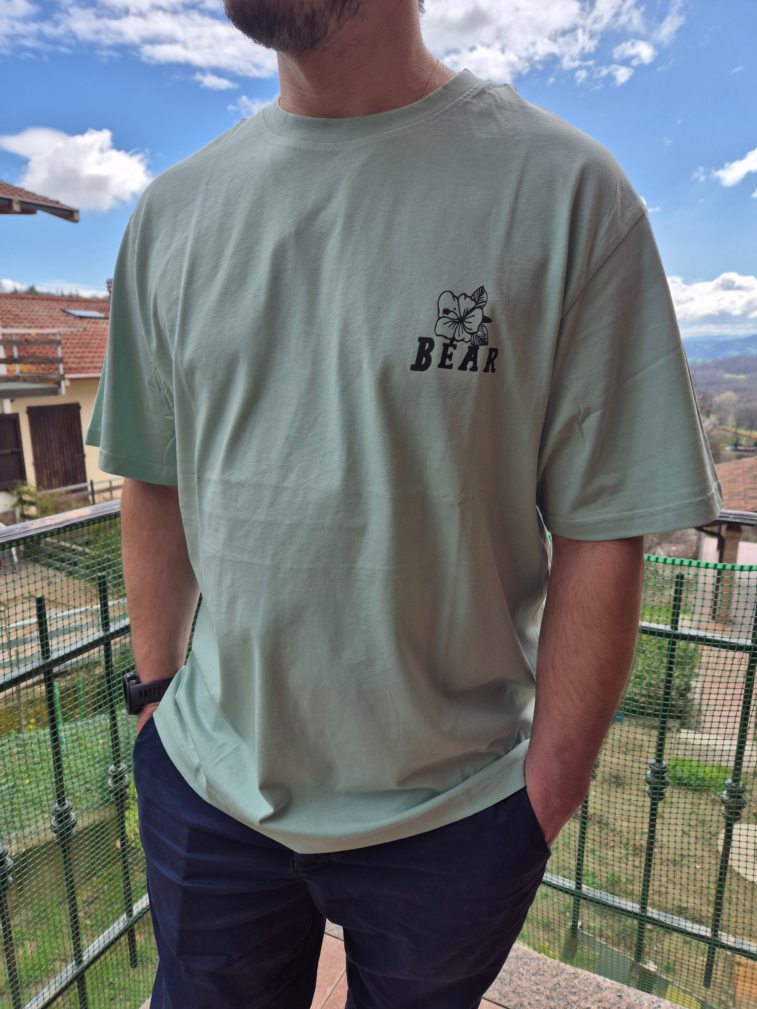 T-shirt Bear Sufboards verde con stampa nera