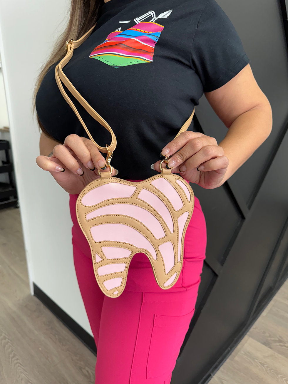 Thumbnail: Concha Toothy Purse