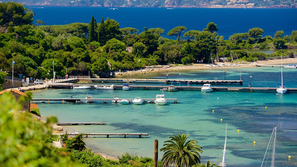 Îles de Lérins yacht charter from Monaco with turquoise waters