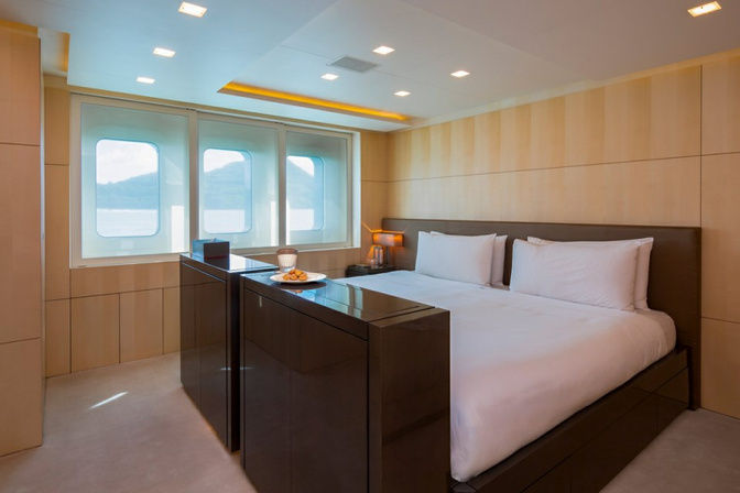 Twin cabin with luxury bedding onboard SIREN superyacht