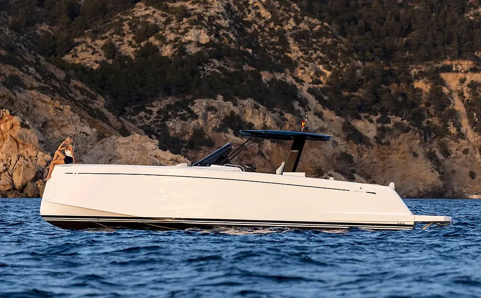 WAJER 38S open yacht with spacious sunbeds, perfect for day charters and coastal cruising in Saint-Tropez