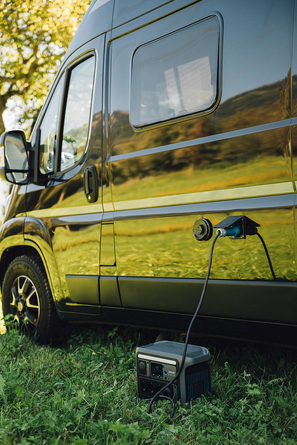 Externe Powerbank lädt Campervan