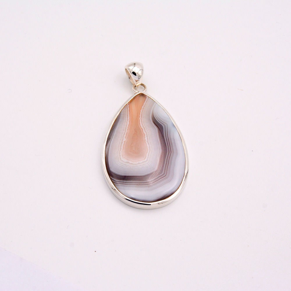 BOSTWANA AGATE PENDANT