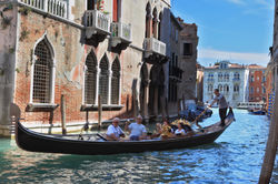 Dep_Venice gondola ride experience_Venice canals_Italy.jpg