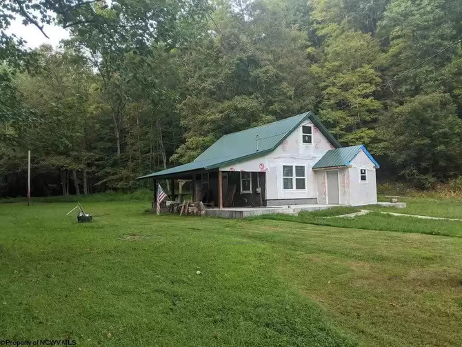 NEW LISTING $179,900