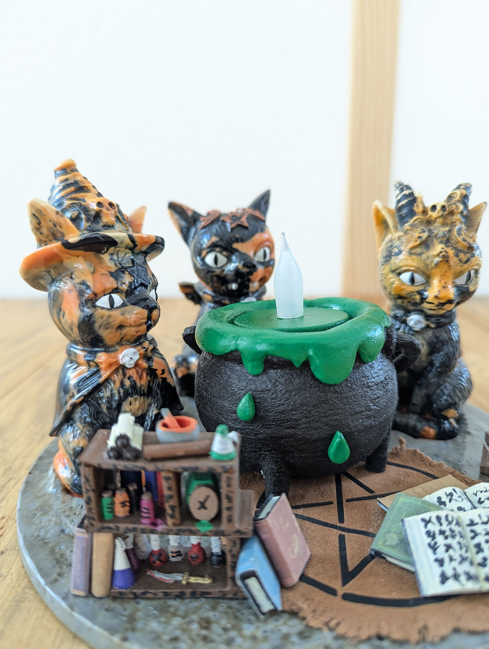 🐾 Sculpture « Les Trois Chats Sorcières »
