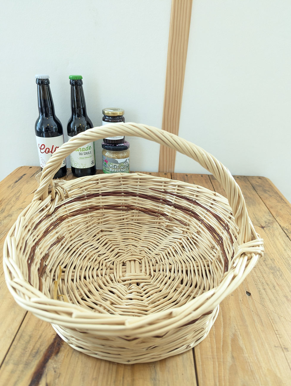 Miniature : Panier en osier blanc et marron avec anse 