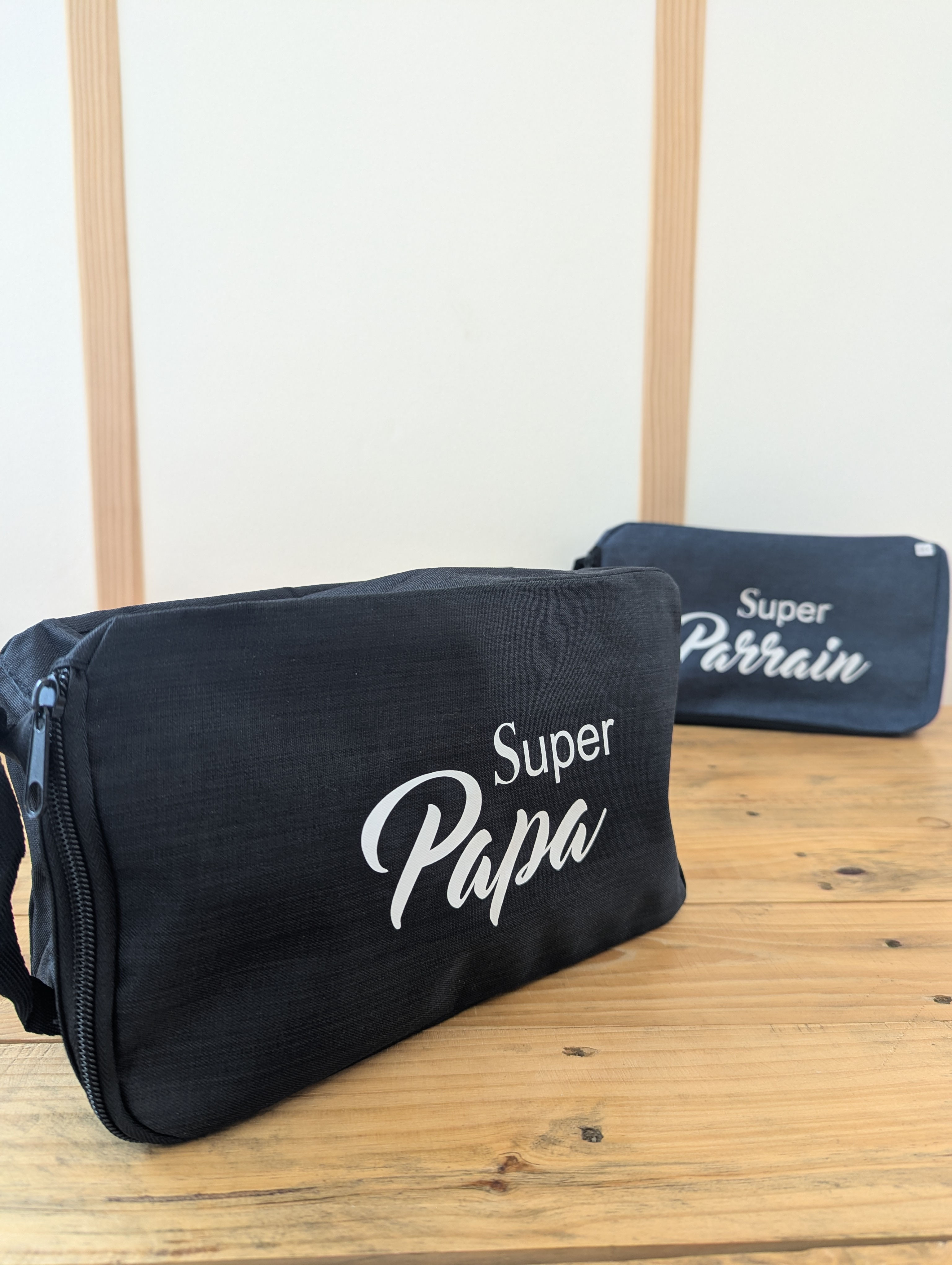 Trousse pour Homme – “Super Tonton / Parrain / Papy / Papa”