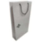 Bolsa elaborada en cartulina con laminado mate.