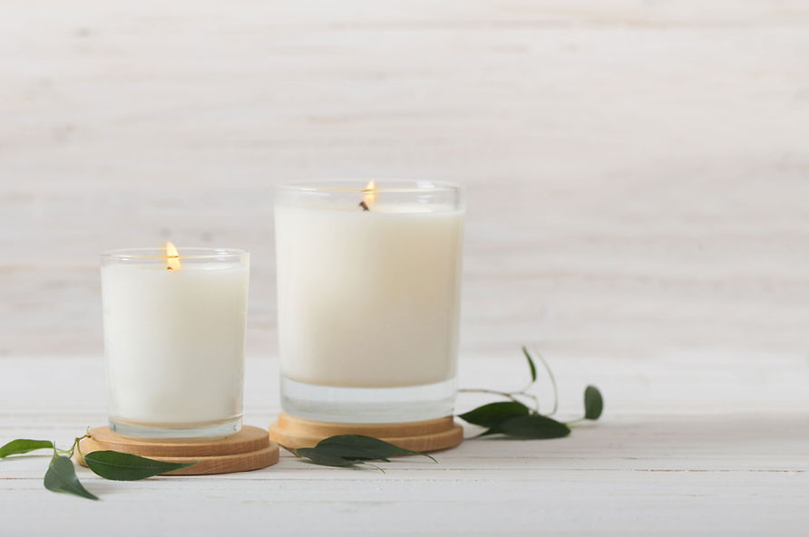 Bougies parfumées allumées