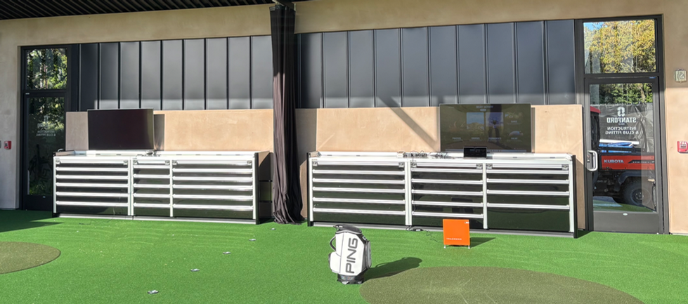 Outdoor club fitting bays