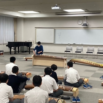 箏演奏の授業の様子