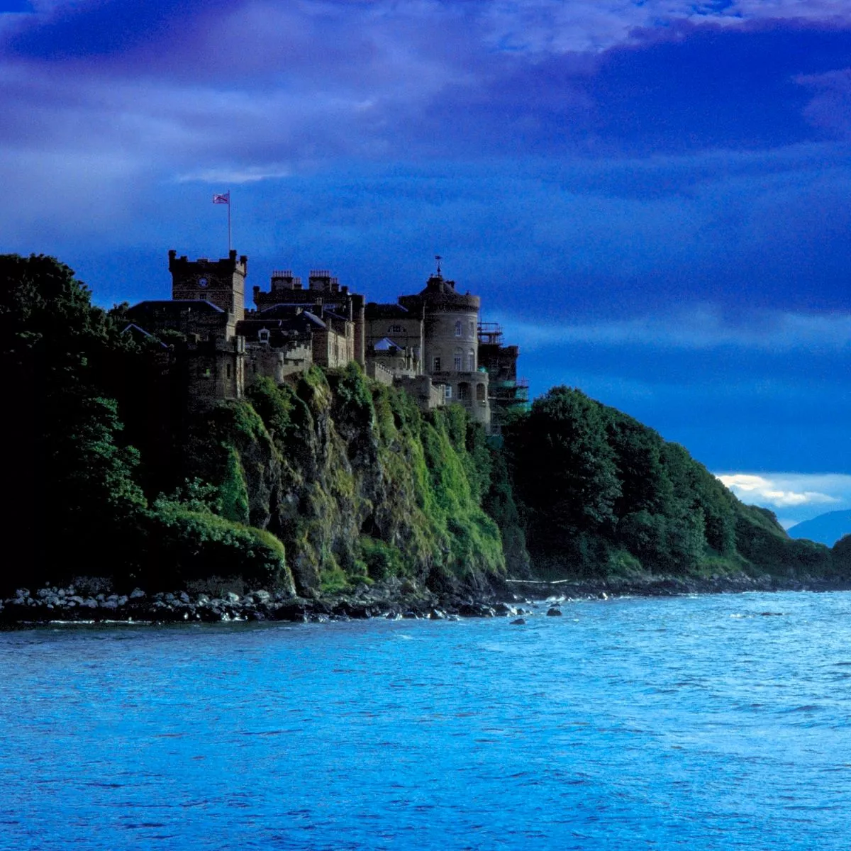 Culzean Castle near Tig Cottage dog friendly holiday home in South Ayrshire.