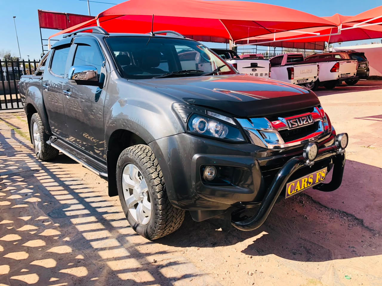 2015 Isuzu KB 300 T-teq: 98000Km, FSH, Auto, Diesel.